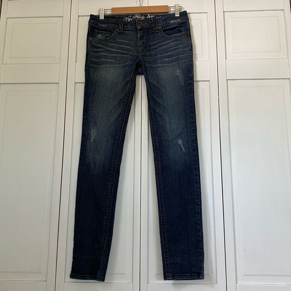 refuge Denim - Refuge Flirty Everyday Skinny Jean. Dark Wash Size: 6L EUC